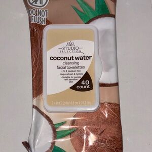 Coconut Water Facial Towelettes - Brown and White